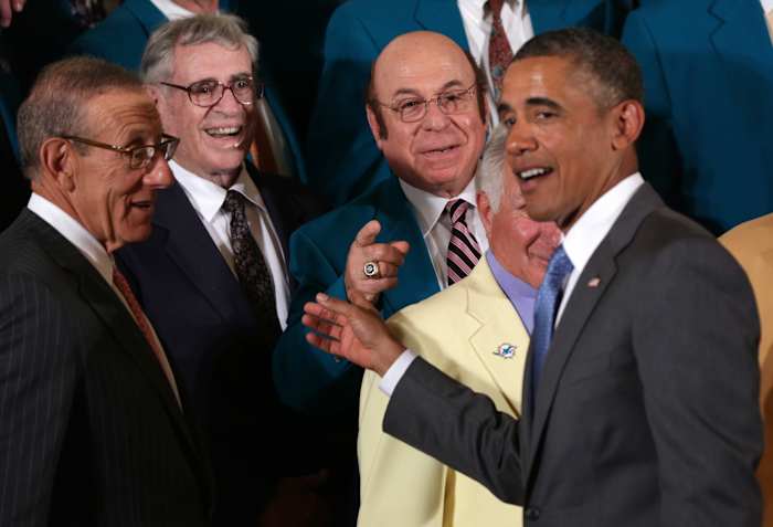 Barack Obama gestures toward Garo Yepremian during the '72 Dolphins White House visit